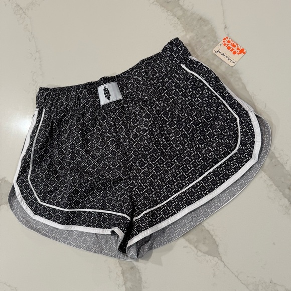 Free People Movement NWT Varsity Blues Printed Shorts Women’s Medium Black/White - Picture 3 of 9